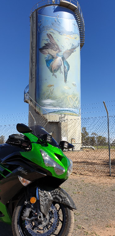 Zed14 Painted Water tank at Gulargambone